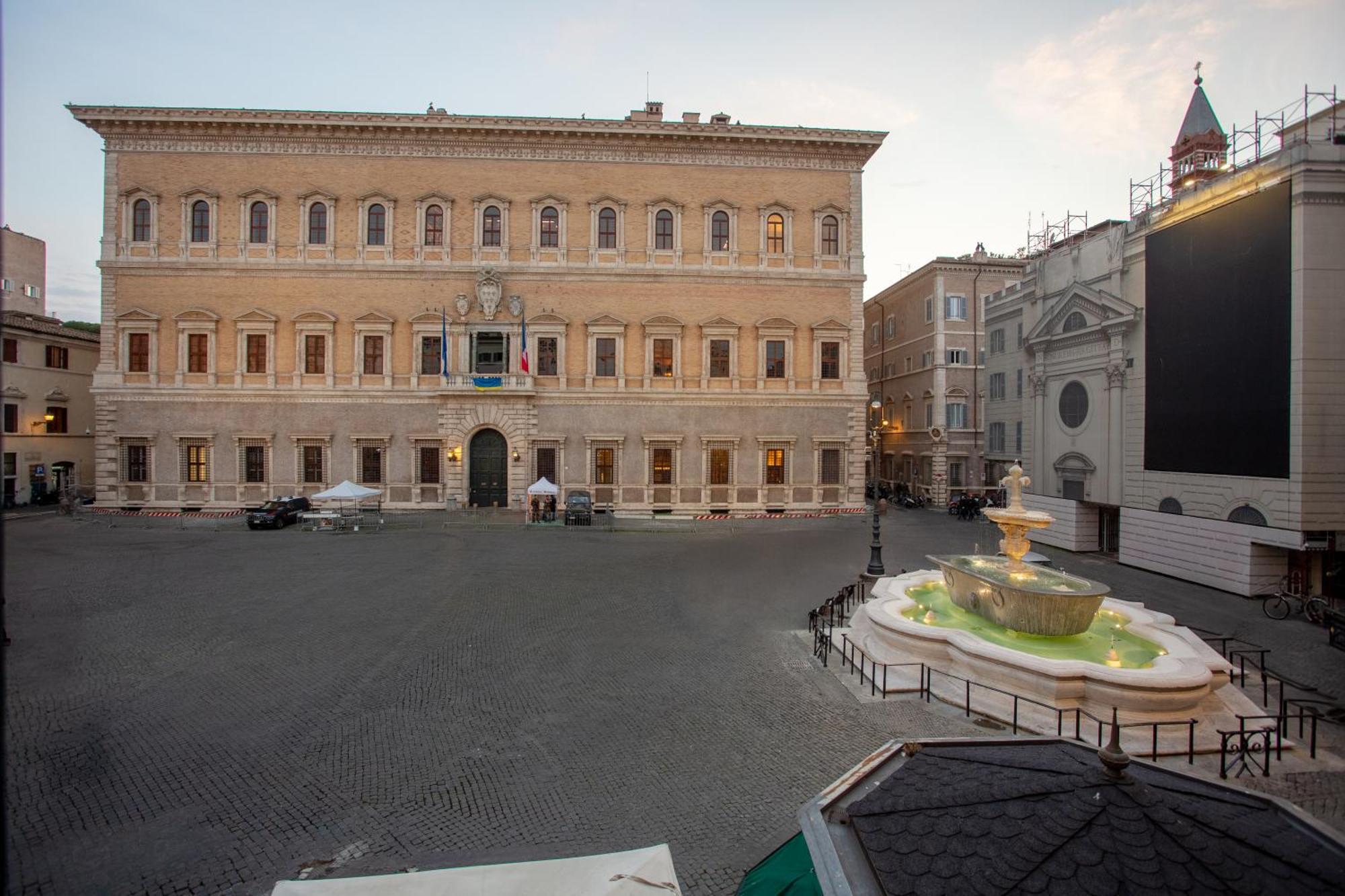 Casa Cristina In Piazza Farnese Apartment Rome Exterior photo